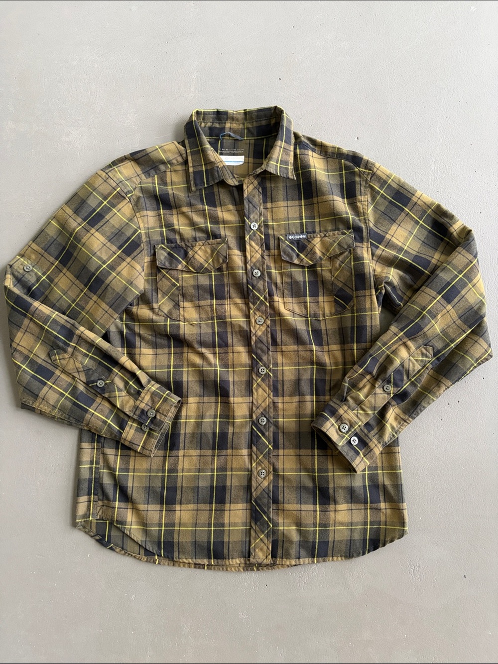 Columbia Omni-Wick Olive Green and Black Plaid Button-Down Shirt Small